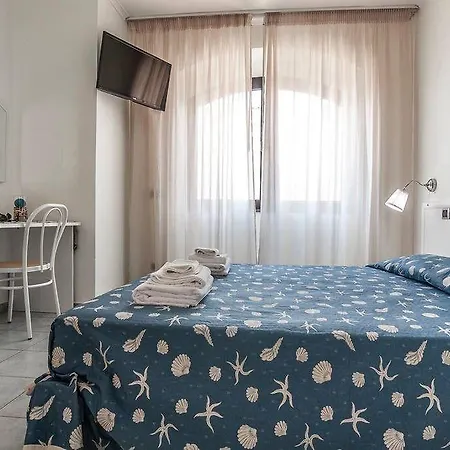 Hotell Tirreno 2*