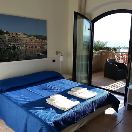 Hotell Tirreno 2*
