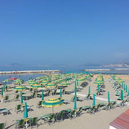 Hotell Tirreno 2*